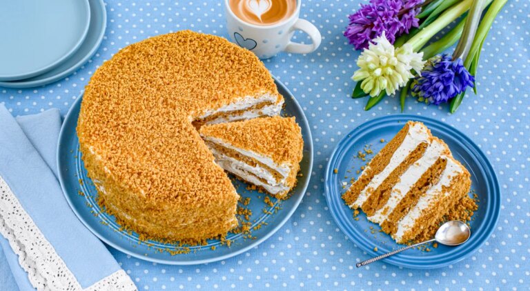 Торт "Карамельна дівчинка": неймовірно ніжний десерт з карамельною ноткою 49