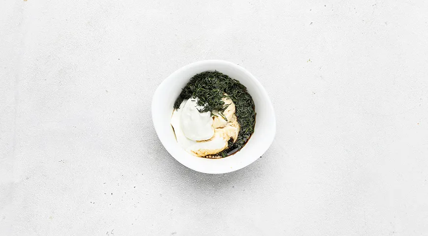 Салат «Загадка» з яєчними млинцями: ніжний смак та аромат, рецепт на 360 ккал 7