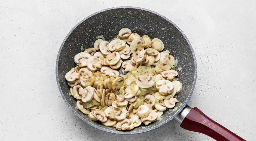 Запашний грибний суп з рисом та картоплею: покроковий рецепт з фото 4