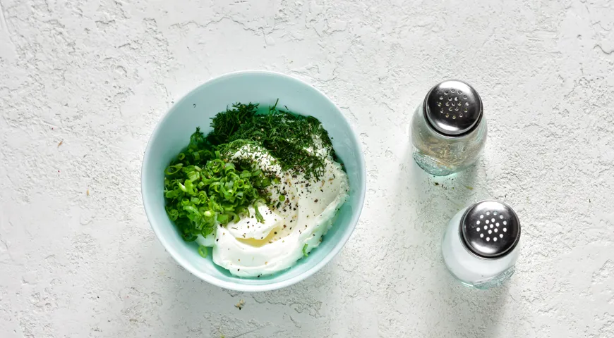 Рулетики зі свіжої оселедця з ароматною сметаною та кропом: чудовий рецепт закуски 5