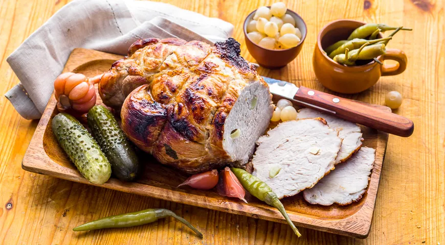 Запечена буженина з часником, м’ятою та квасом: покроковий рецепт із фото