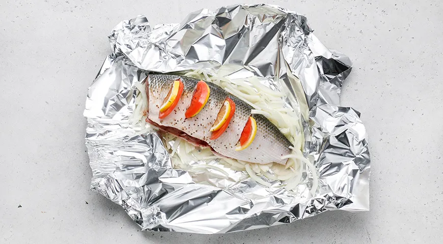 Ніжна риба, запечена у фользі: покроковий рецепт зі смаком моря 6