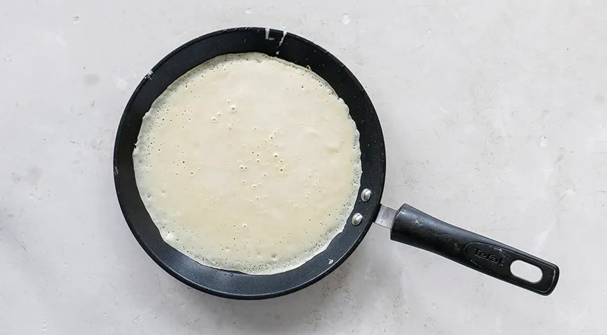 Пишні заварні млинці на сметані: ніжні, повітряні та надзвичайно смачні 4