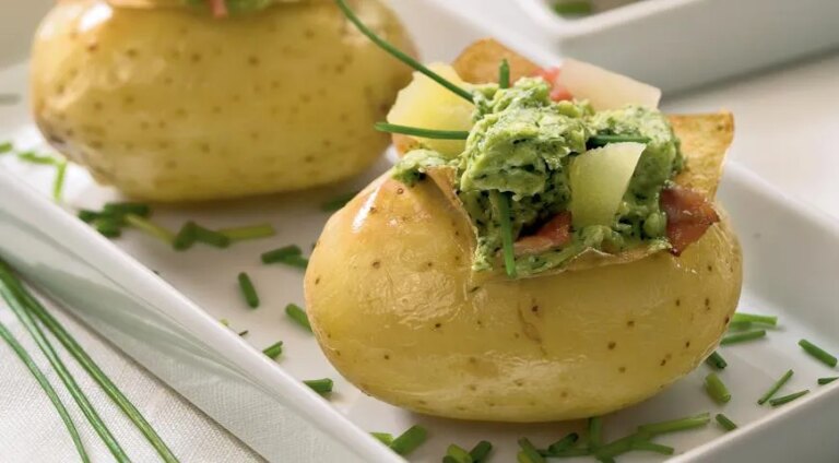 Картопля, фарширована ніжним сиром та зеленню: покроковий рецепт з фото 47