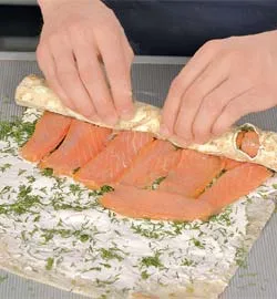 Закусочний рулет з лаваша з ніжною сьомгою: простий рецепт зі світлинами 4
