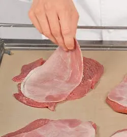 Соковиті м'ясні рулетики з ароматною начинкою: покроковий рецепт з фото 3