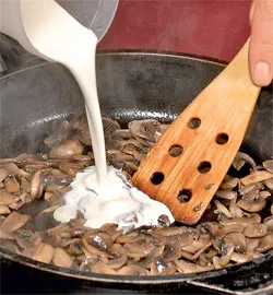 Соковиті сосиски з грибами: легкий рецепт із фотографіями 3