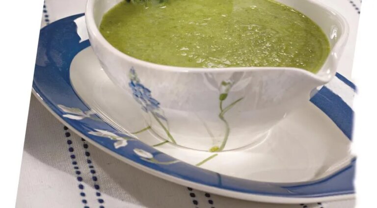Ніжний крем-суп зі шпинату та кореня селери: легкий рецепт для вашого здоров'я 43