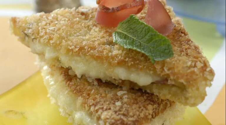 Засмажені сендвічі з шинкою та сиром: швиденький та ситний сніданок 39