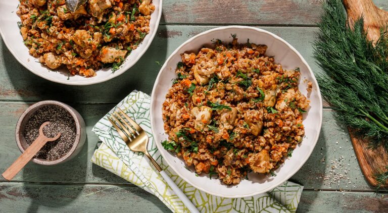 Куряче філе з гречкою та сметаною на сковороді: ніжний смак і ситний обід 29