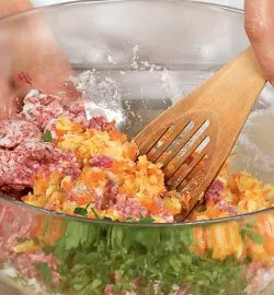 М'ясний рулет з перепелиними яйцями: покроковий рецепт із фото 4