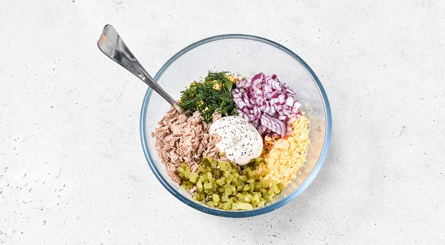 Яйця, фаршировані тунцем: легка закуска зі смаком моря 5