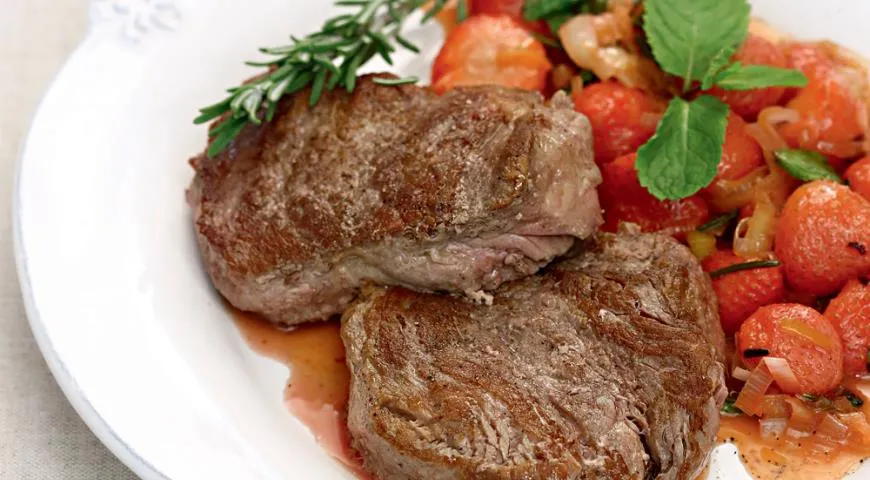 Телятина з полуницею та розмарином: ніжний смак у кожному шматочку 1