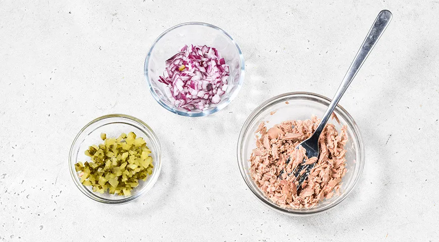 Яйця, фаршировані тунцем: легка закуска зі смаком моря 3