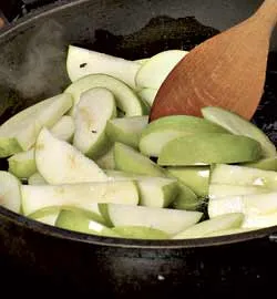 Соковита свиняча вирізка, запечена під сирною скоринкою: простий рецепт з фото 4