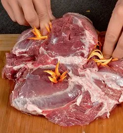 Соковита бараняча нога в духовці: покроковий рецепт із фото 3