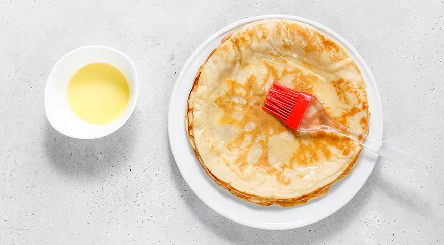 Ніжні млинці на ряжа́нці: легкий та смачний рецепт за кілька кроків 8