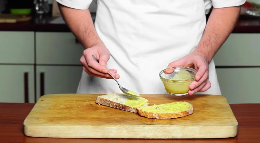 Апетитний закритий сендвіч з шинкою та салямі: покроковий рецепт із фото 2