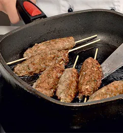 Соковитий кебаб у йогуртовому маринаді: покроковий рецепт з фото 4