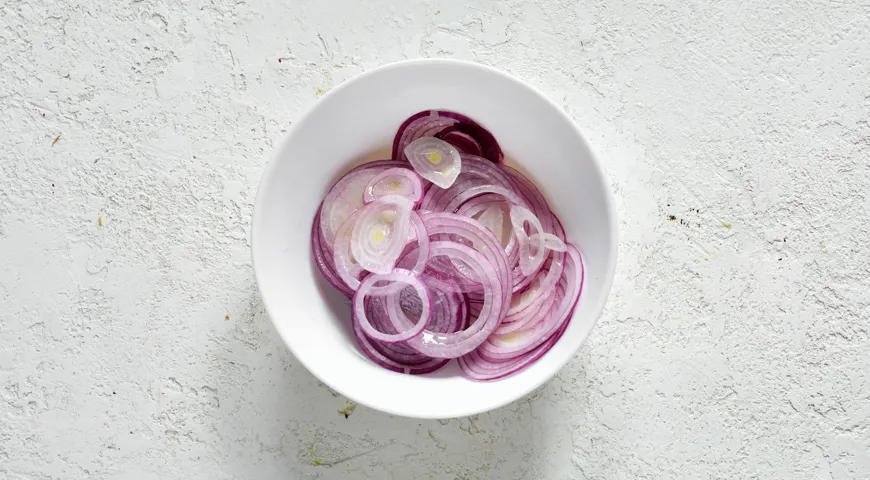 Рулетики зі свіжої оселедця з ароматною сметаною та кропом: чудовий рецепт закуски 4