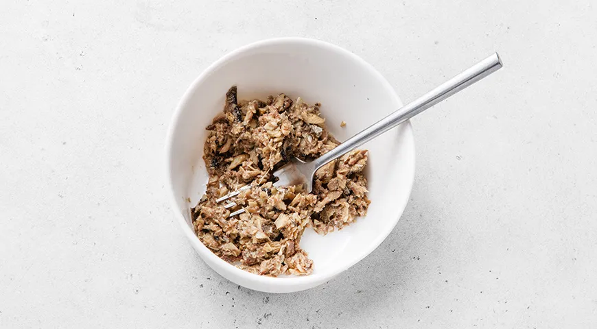 Яйця, фаршировані шпротами: апетитний рецепт з фото 4