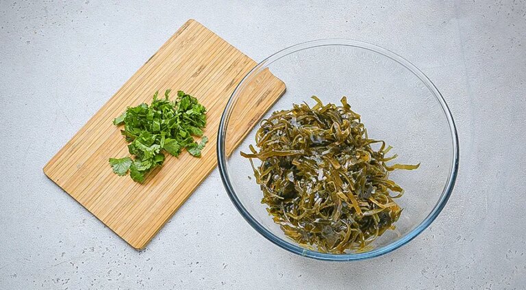 Пікантний салат з морської капусти з чилі-заправкою: легкий рецепт для вас 11