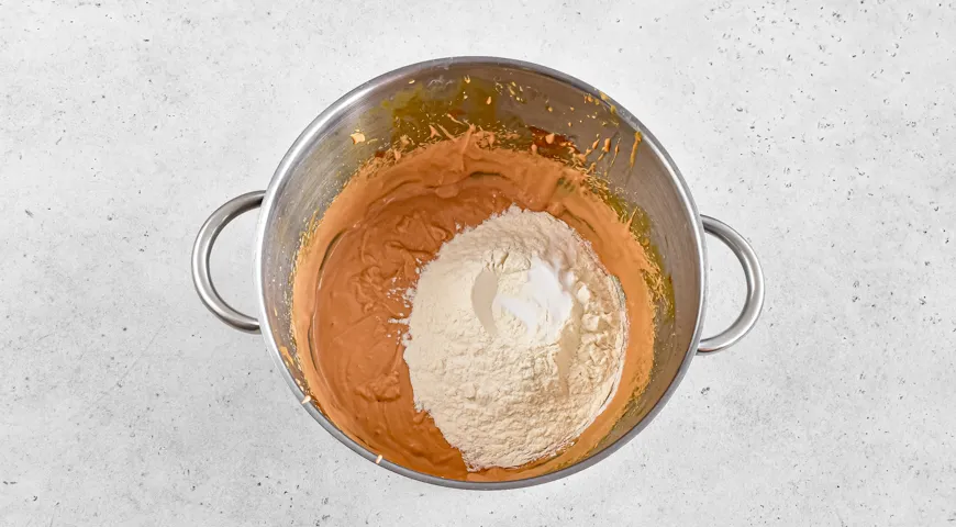 Торт "Карамельна дівчинка": неймовірно ніжний десерт з карамельною ноткою 3