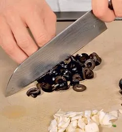 Соковиті м'ясні рулетики з ароматною начинкою: покроковий рецепт з фото 2