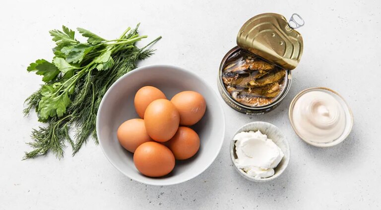 Яйця, фаршировані шпротами: апетитний рецепт з фото 39
