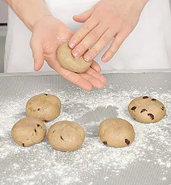 Крестові булочки: ніжне задоволення з фото-інструкцією 6