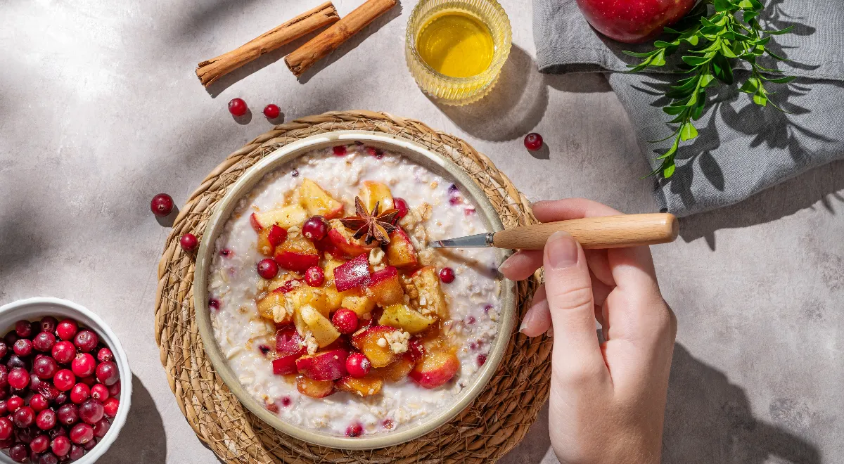 Швидкий сніданок: як приготувати вівсянку з 40 г білка без варіння 1