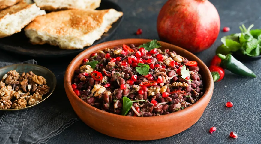 Лобио по-грузинськи: ситна та ароматна страва з квасолі, яка зігріє вас своїм смаком 2