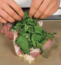 Ніжна свинина, запечена з ароматомними травами: покроковий рецепт із фото 4