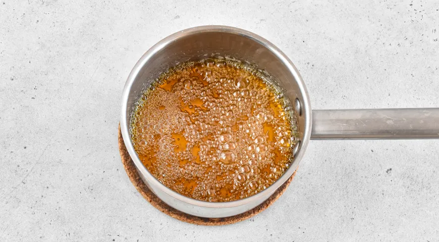 Торт "Карамельна дівчинка": неймовірно ніжний десерт з карамельною ноткою 7