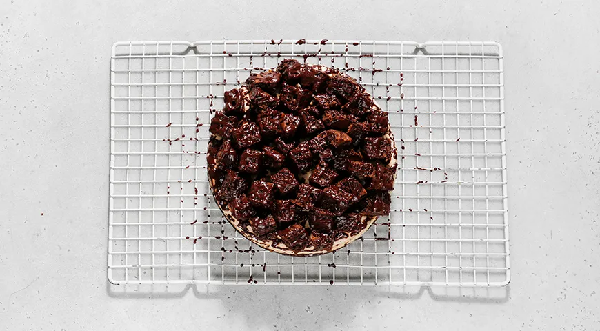 Ніжний шоколадний торт "Усмішка негра" на кефірі: покроковий рецепт з фото 10