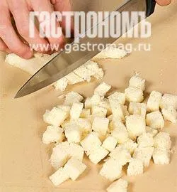 Ситний салат "Цезар" з хрустким беконом та яйцем: покроковий рецепт з фото 16