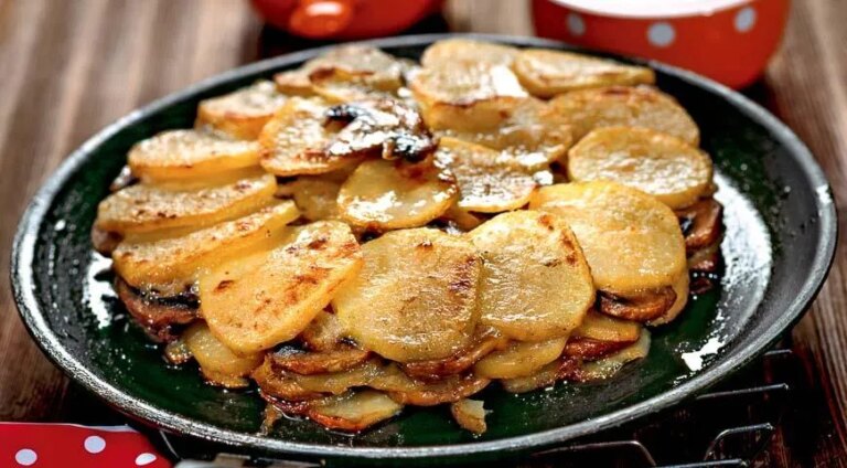 Ніжна картопляна запіканка з грибами та сиром: покроковий рецепт із фото 28