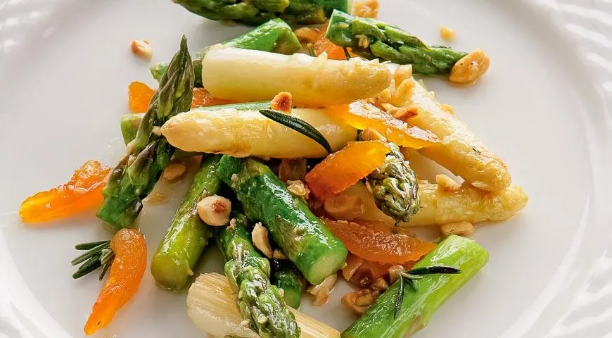 Теплий салат зі спаржі з курагою: ніжний смак та користь на 204 ккал 3