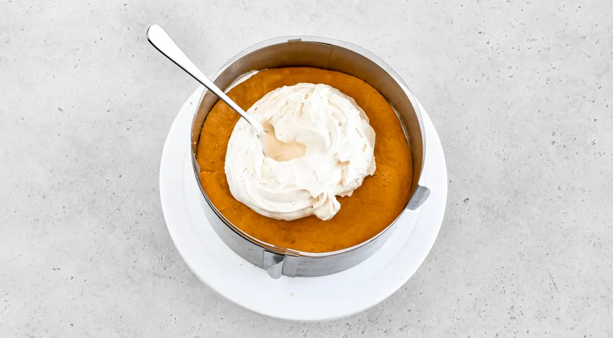 Торт "Карамельна дівчинка": неймовірно ніжний десерт з карамельною ноткою 10