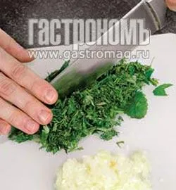 Весняний зелений суп з ароматними галушками: легкий рецепт на 280 ккал 2