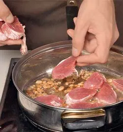 Смажена свинина з грибами: покроковий рецепт із фото 3