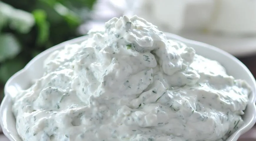 Соковита фета з часником та зеленню: простий рецепт для вашого столу 3