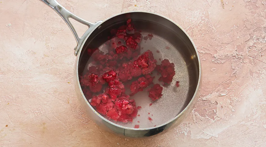 Домашній узвар із замороженої малини: смак літа за 89 ккал 4