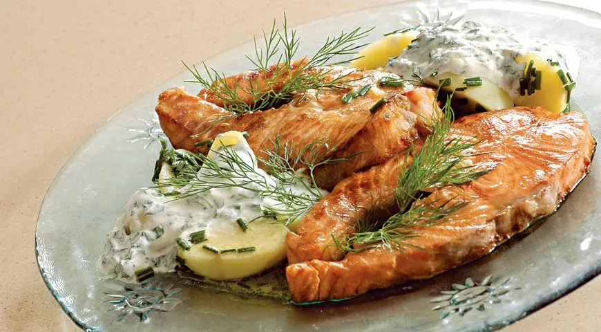 Лосось під ніжною м'ятною заправкою з апетитним картопляним салатом 1