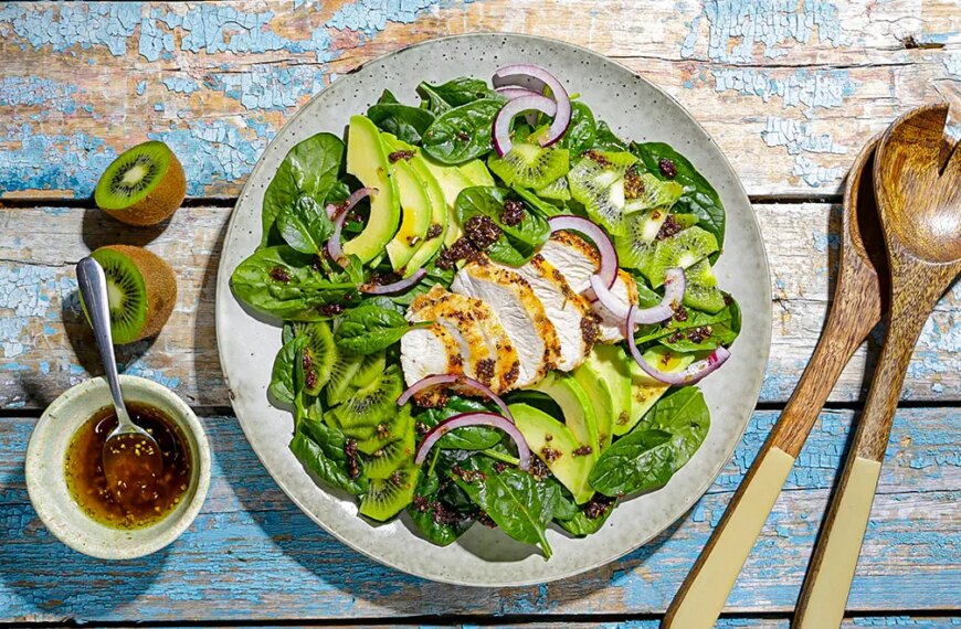Салат з ківі та куркою: ніжний смак та легкість у кожній ложці