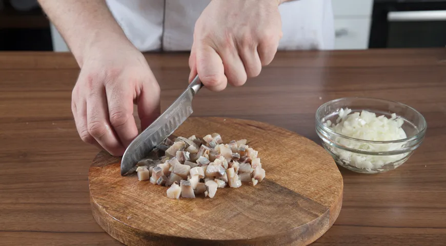 Ніжна оселедець під шубою з яйцем: покроковий рецепт із фото 6