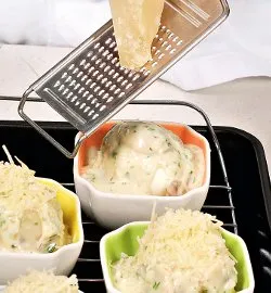 Яєчні смаколики в ніжному грибному соусі: ситна страва з фото за 428 ккал 7