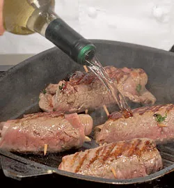 Соковиті м'ясні рулетики з ароматною начинкою: покроковий рецепт з фото 6