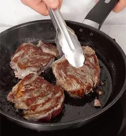 Телятина з полуницею та розмарином: ніжний смак у кожному шматочку 6