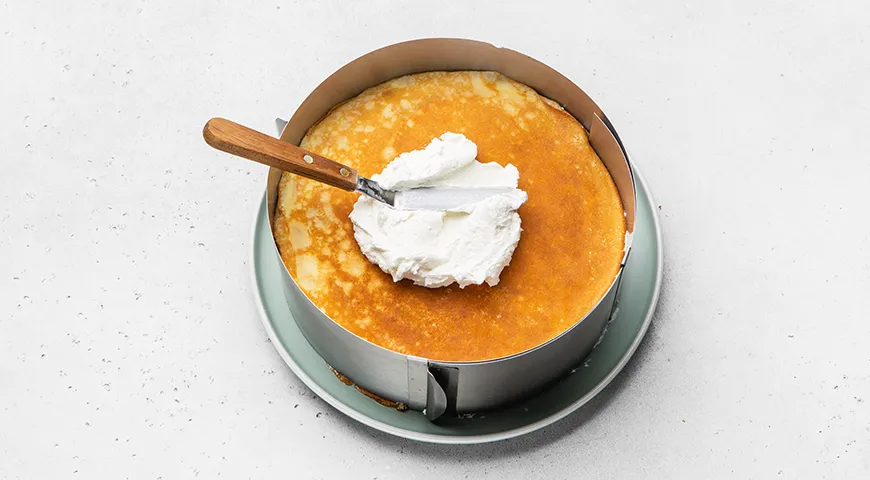 Ніжний млинцевий торт із вершковим сиром: покроковий рецепт з фото 10